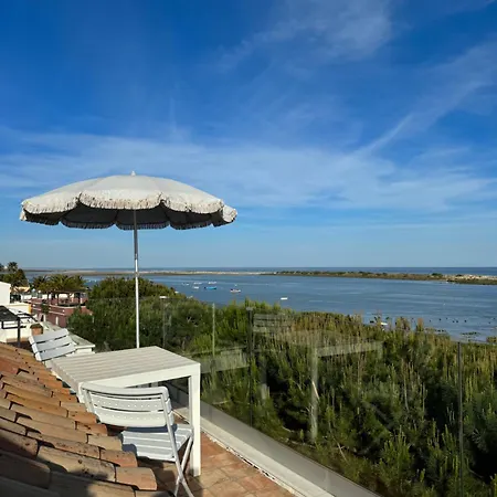 The House Roof 公寓