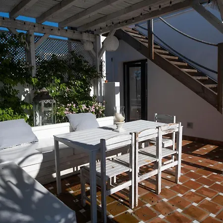 The House Roof * 维拉诺瓦德卡塞拉