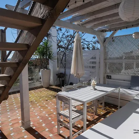 公寓 The House Roof *