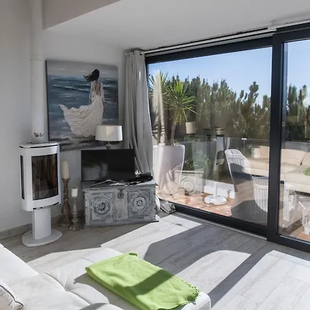 The House Roof 维拉诺瓦德卡塞拉