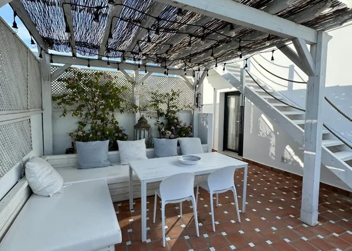 The House Roof Apartman