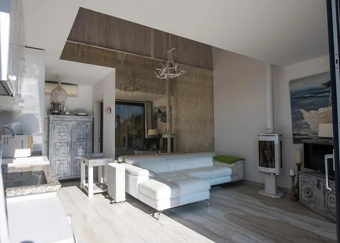 The House Roof Apartman *